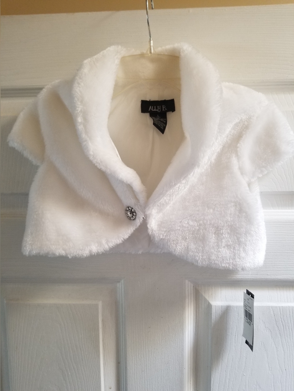 Ally B White Faux Fur Cropped Bolero with Rhinestone Button Size L (14) - NWT